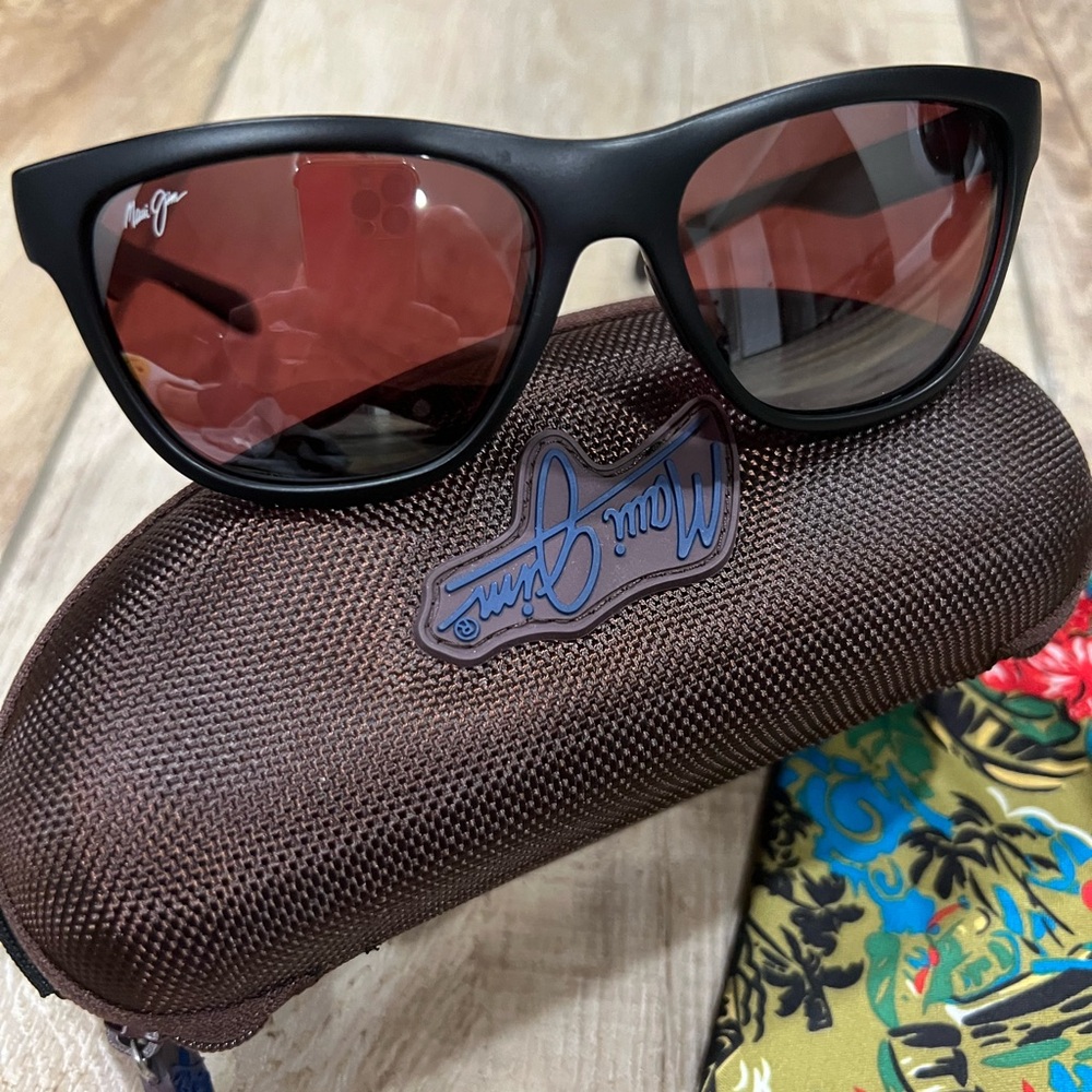 Maui Jim Black Sunglasses with Case